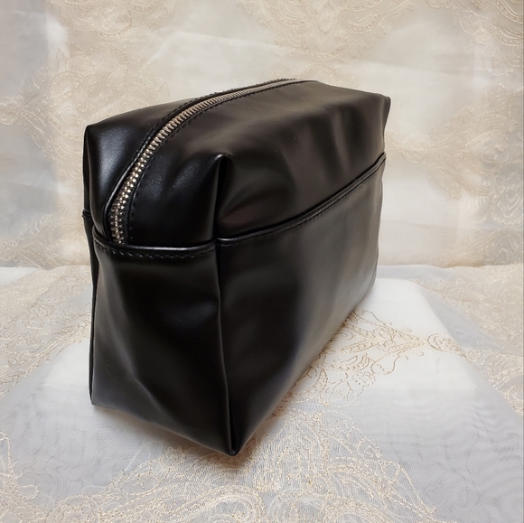 YSL Parfums Grooming Bag - Picture 3 of 15